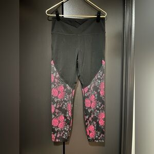 Zyia Electric Crimson Rose Luxe Pocket Hi-rise 7/8 24” Leggings